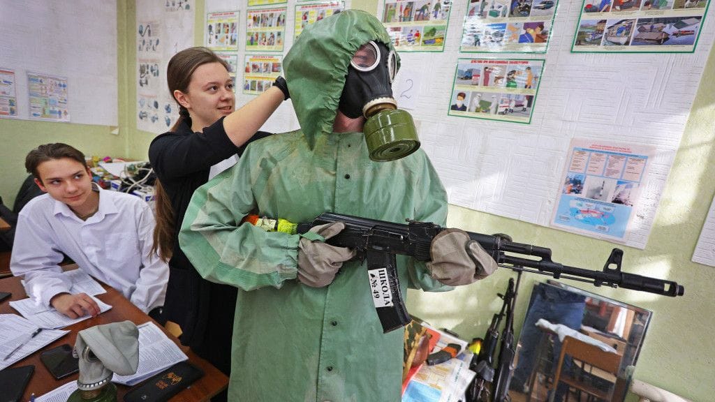 Детей научат обращаться с оружием и перевязывать раны за 2 млрд рублей